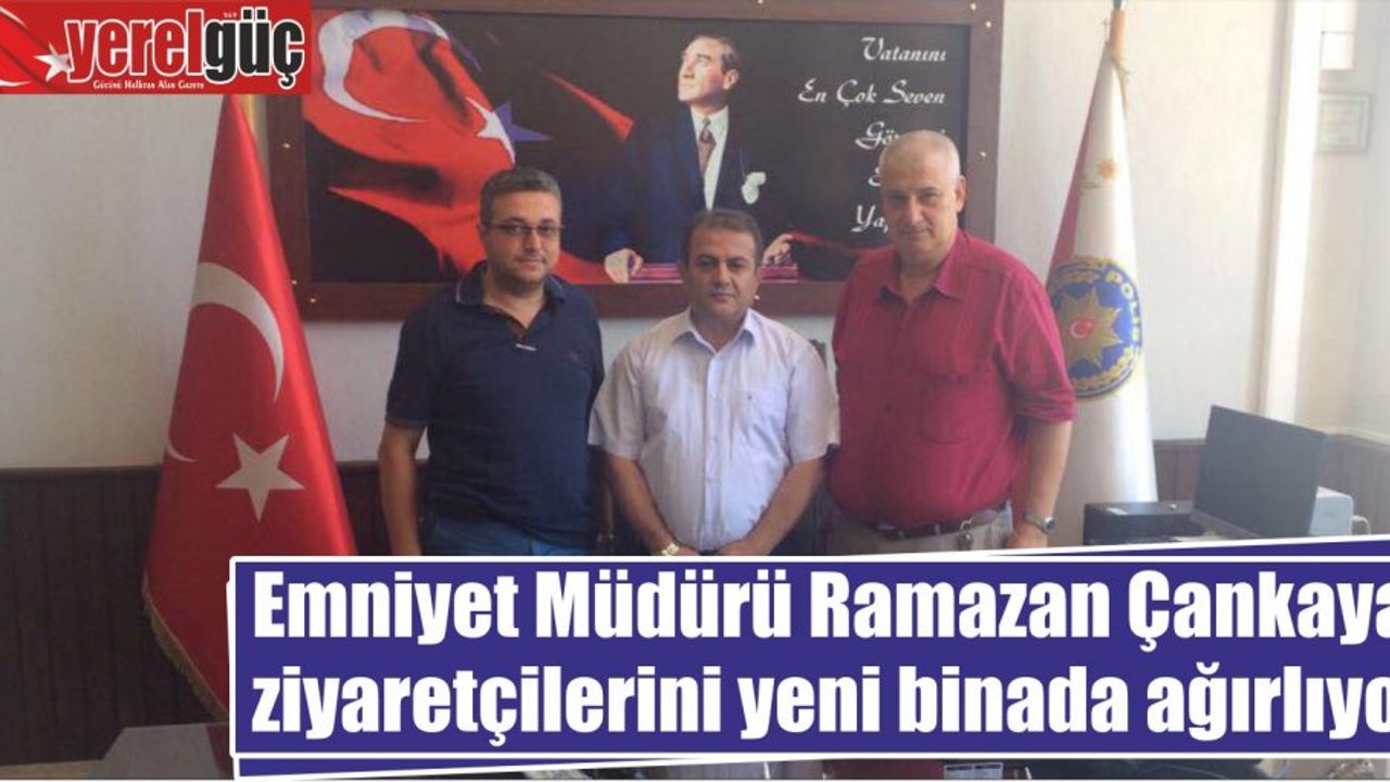 Emniyet Müdürü Ramazan Çankaya ziyaretçilerini yeni binada ağırlıyor