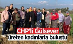 CHP heyeti, kadın tarım işçilerine projelerini tarlada anlattı