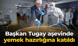 Başkan Tugay aşevinde yemek hazırlığına katıldı