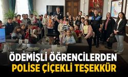 ÖDEMİŞLİ ÖĞRENCİLERDEN POLİSE ÇİÇEKLİ TEŞEKKÜR