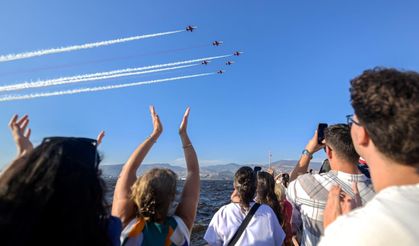 İzmir semalarında “kurtuluş” coşkusu