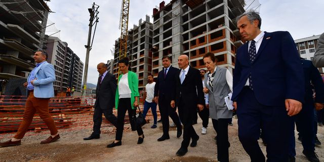 Başkan Soyer Örnekköy’deki hak sahipleriyle buluştu