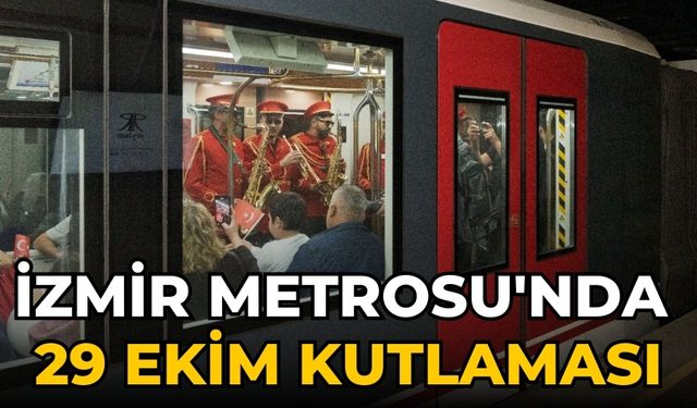 İzmir Metrosu'nda 29 Ekim kutlaması