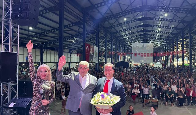 Orhan Hakalmaz, Kiraz’da Zafer Bayramı Coşkusuna Sahne Oldu