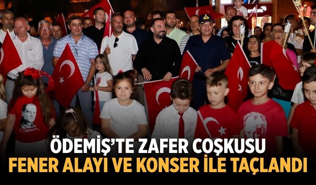 Ödemiş’te Zafer Coşkusu Fener Alayı ve Konser ile taçlandı