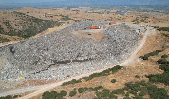 Tire'de çöp krizi devam ediyor 10 çalışanın ifadesi alındı