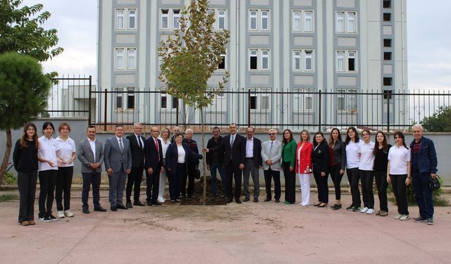 Ödemiş Ayhan Kökmen Fen Lisesinde Anlamlı Program "Toprak ve Cumhuriyet Çınarı"