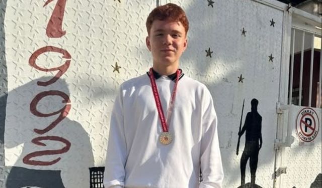 Ödemiş İlkkurşun MTAL öğrencisi Mehmet Gürlek Güreşte İl Birincisi oldu