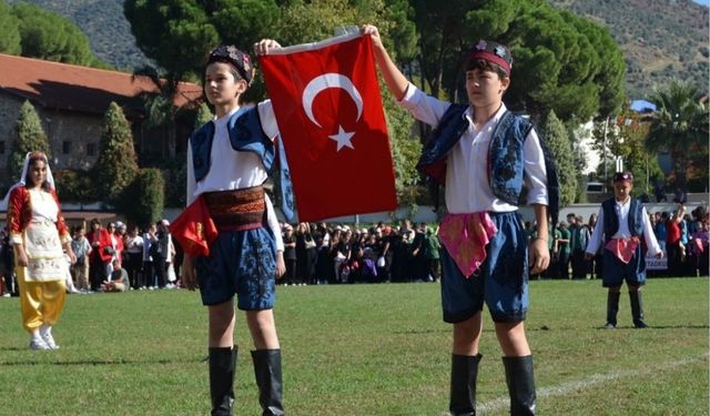 29 Ekim Cumhuriyet Bayramı Beydağ, Kiraz ve Bayındır’da Coşkuyla Kutlandı