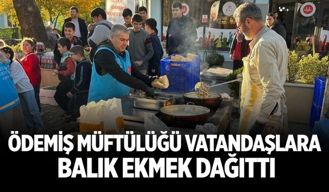 Ödemiş Müftülüğü vatandaşlara Balık Ekmek dağıttı