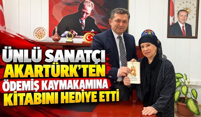 ÜNLÜ SANATÇI AKARTÜRK’TEN ÖDEMİŞ KAYMAKAMINA KİTABINI HEDİYE ETTİ