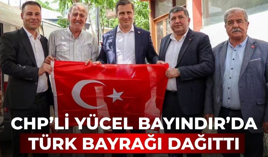 CHP’li Yücel Bayındır’da Türk Bayrağı dağıttı