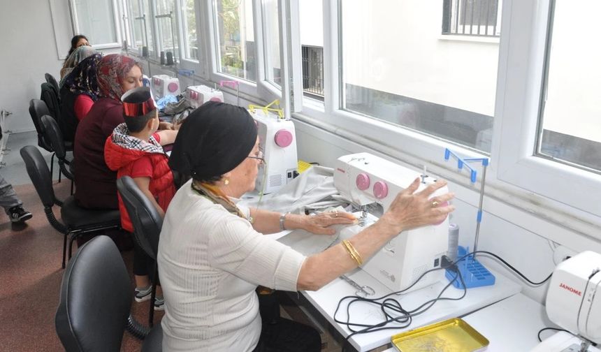 Bayındır’da kadınlara el becerisi ve meslek edindirme desteği