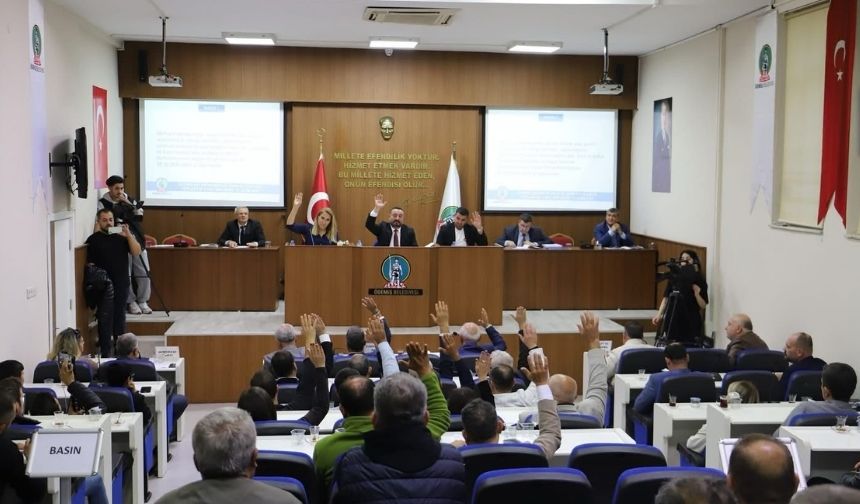 ÖDEMİŞ BELEDİYE MECLİSİ’NDE GERİLİM CUMHUR İTTİFAKI SALONU TERK ETTİ